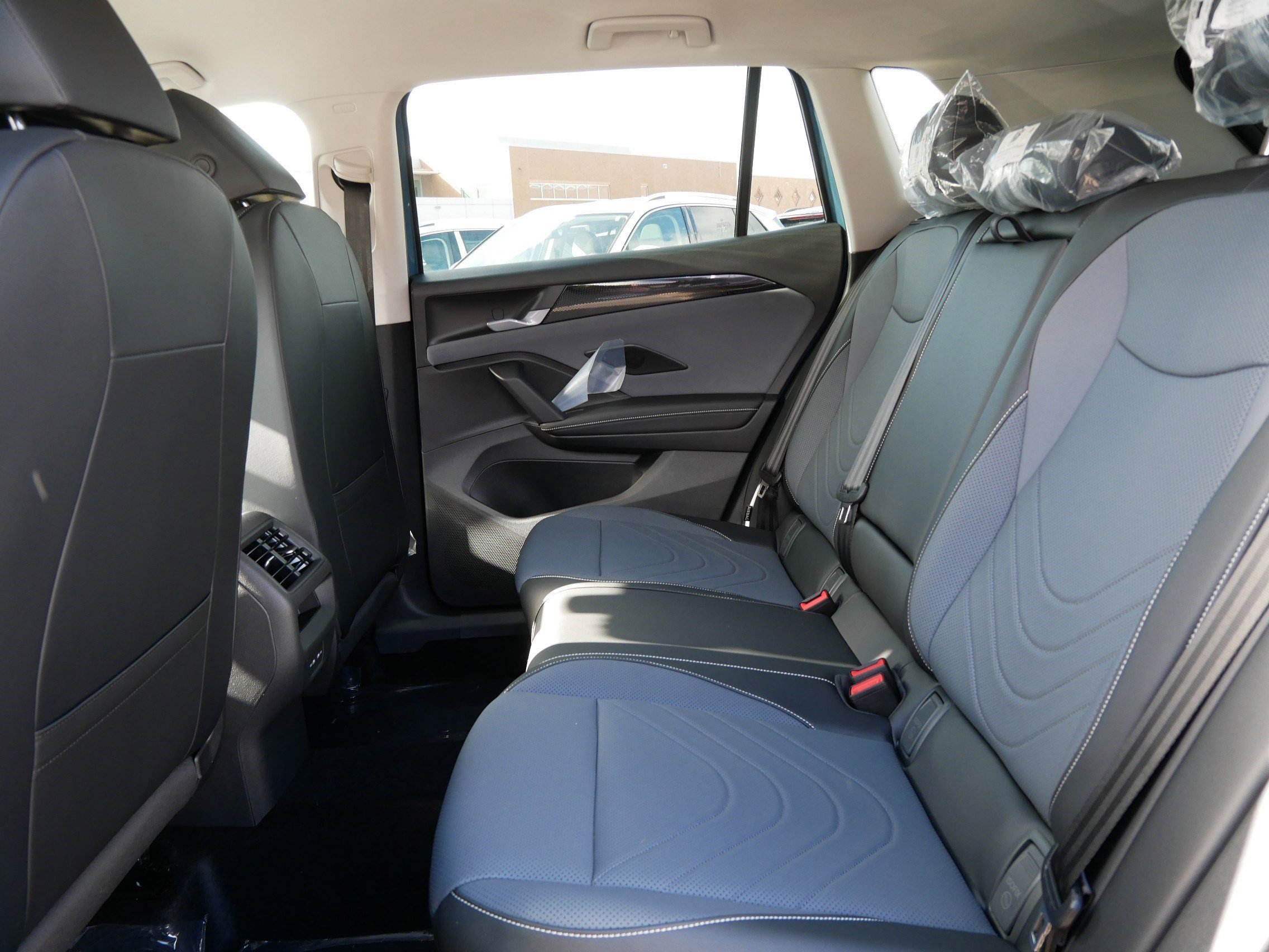 2025 Volkswagen Tiguan SE photo 4