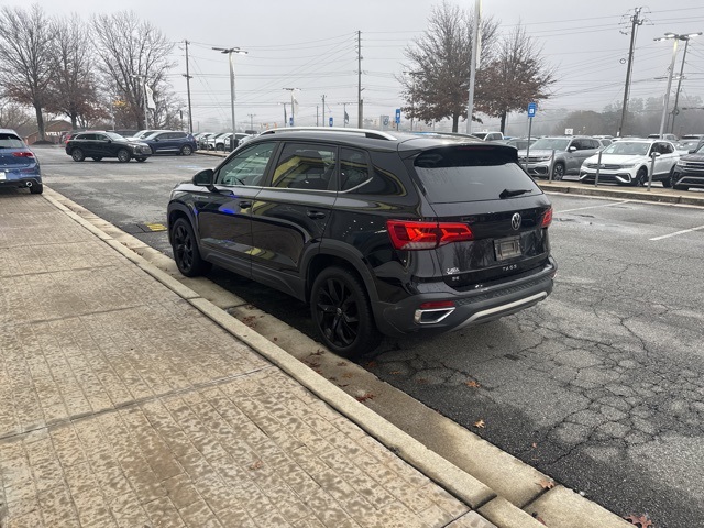 2022 Volkswagen Taos SE photo 3