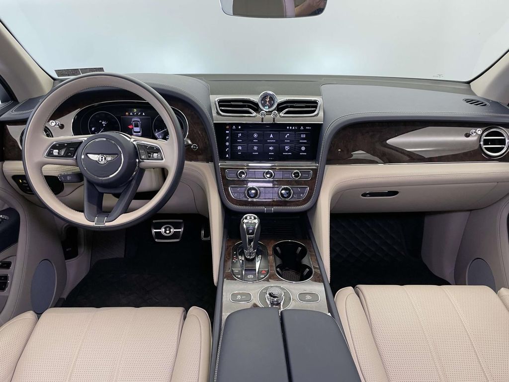 2022 Bentley Bentayga V8 photo 24