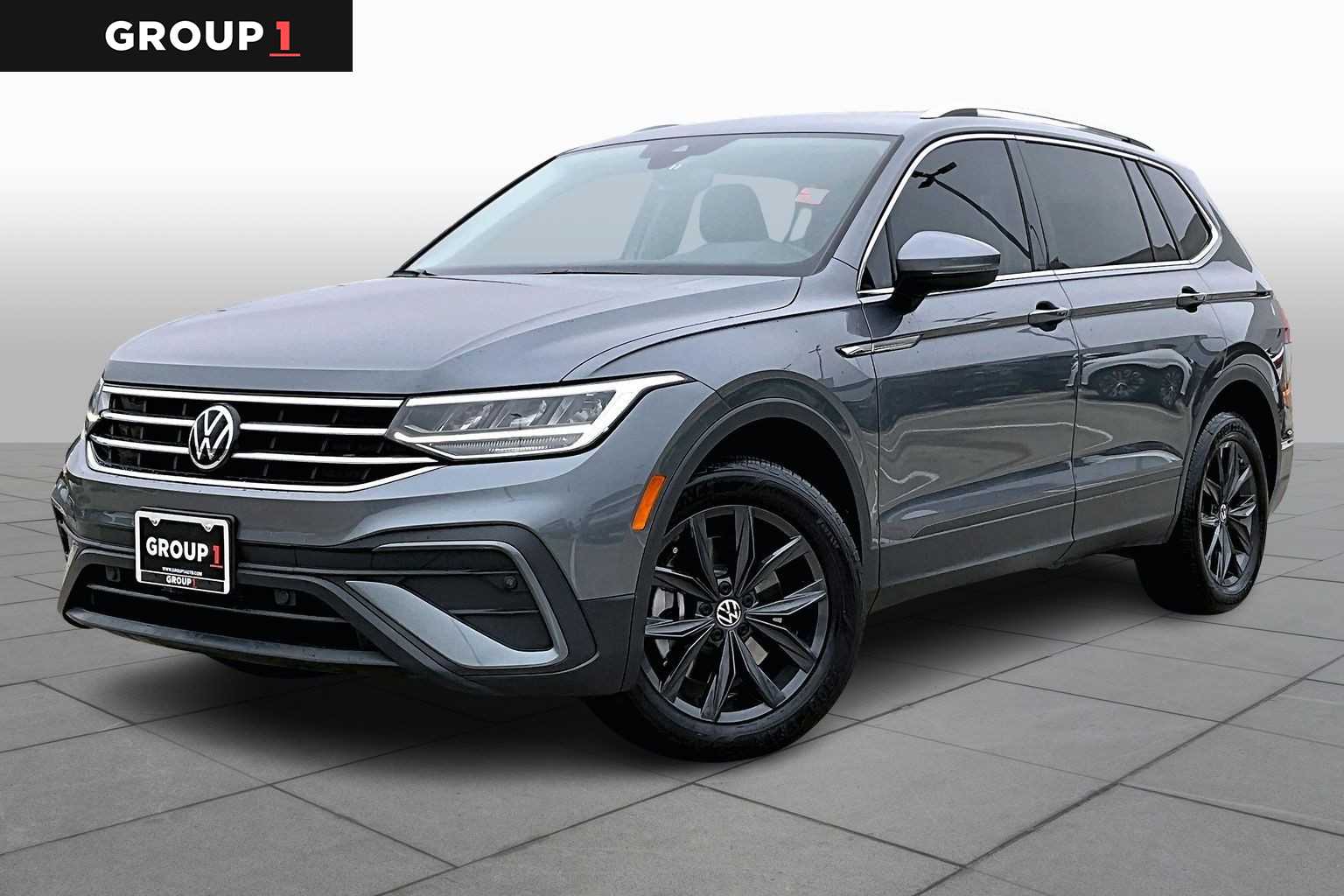 2024 Volkswagen Tiguan SE's photo
