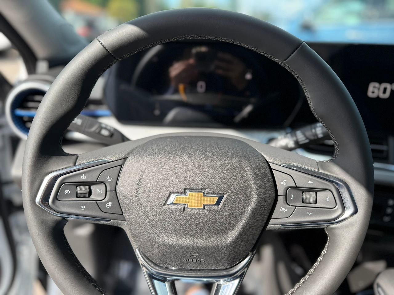 2025 Chevrolet Trax LT photo 16