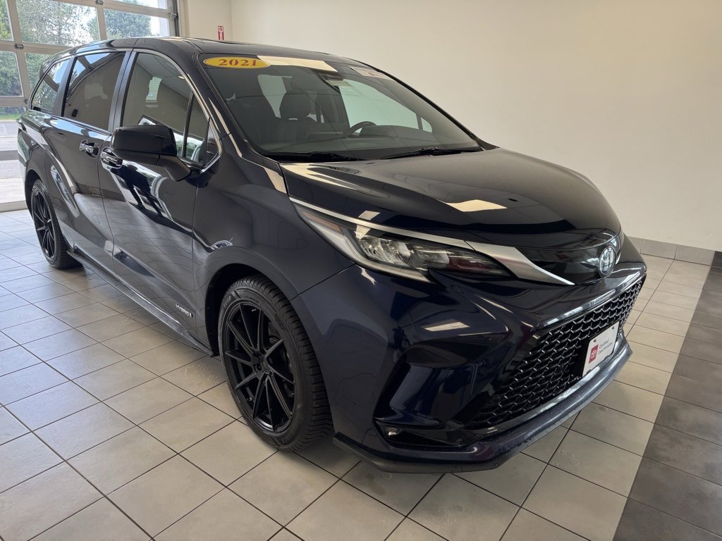 2021 Toyota Sienna XSE photo 2