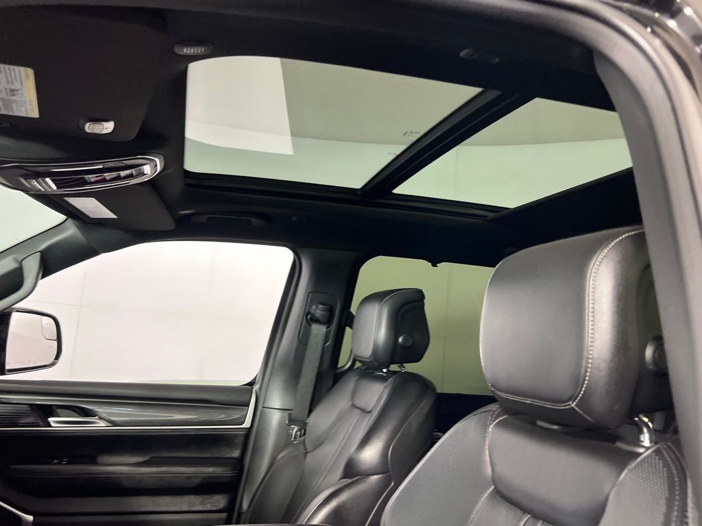 2023 Jeep Wagoneer L Base photo 18