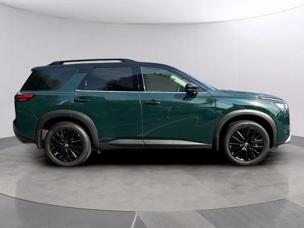 2024 Nissan Pathfinder SL photo 3