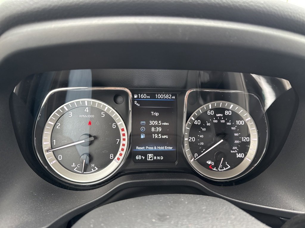 2019 Nissan Titan SL's photo