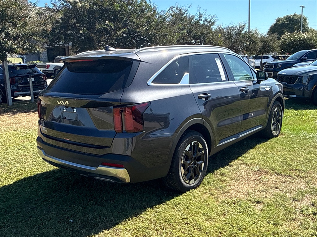 2025 Kia Sorento S photo 2