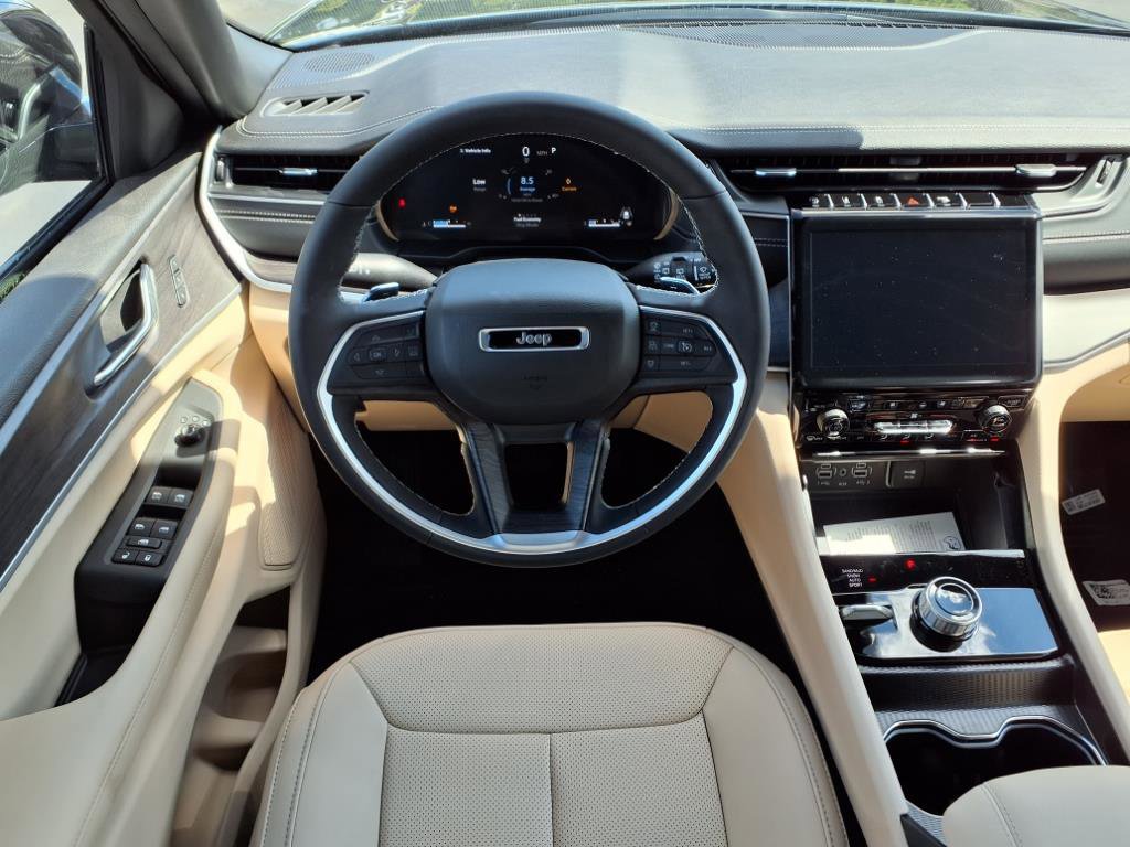 2025 Jeep Grand Cherokee Limited photo 4