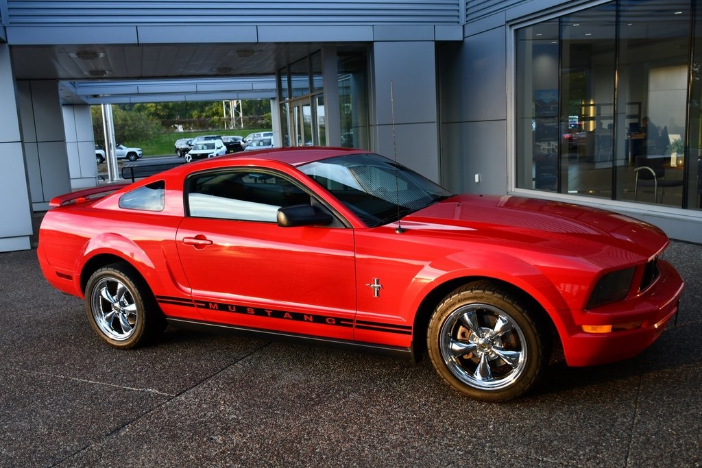 2005 Ford Mustang photo 10