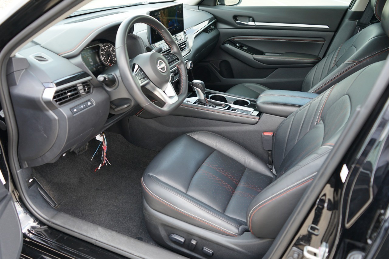 2023 Nissan Altima SR photo 13