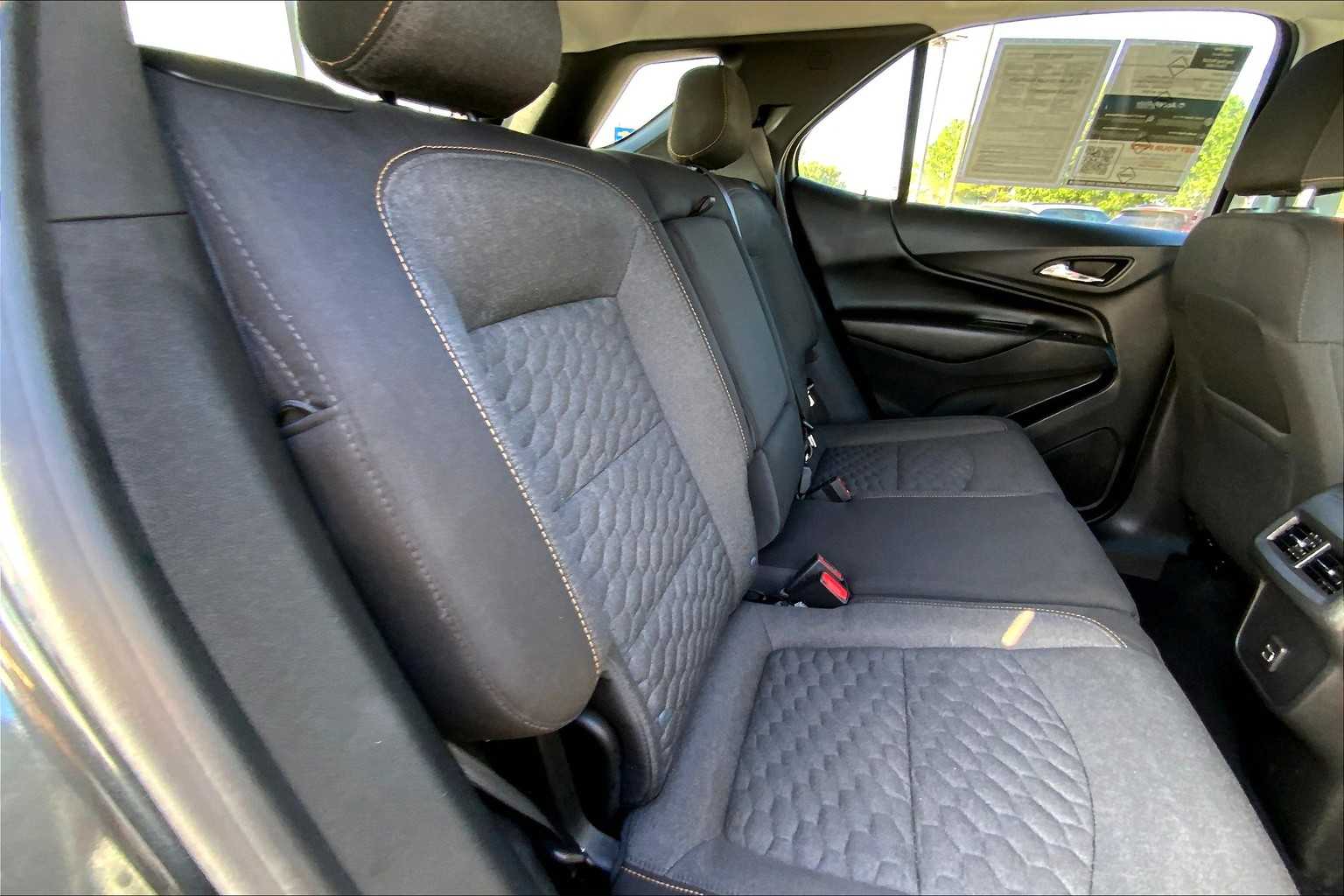 2021 Chevrolet Equinox LT photo 17