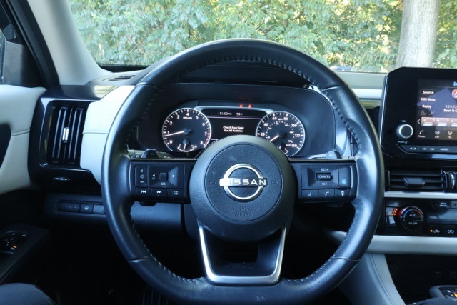 2023 Nissan Pathfinder SV photo 4
