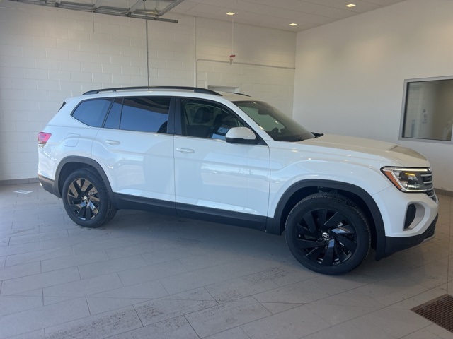 2025 Volkswagen Atlas SE Technology photo 2