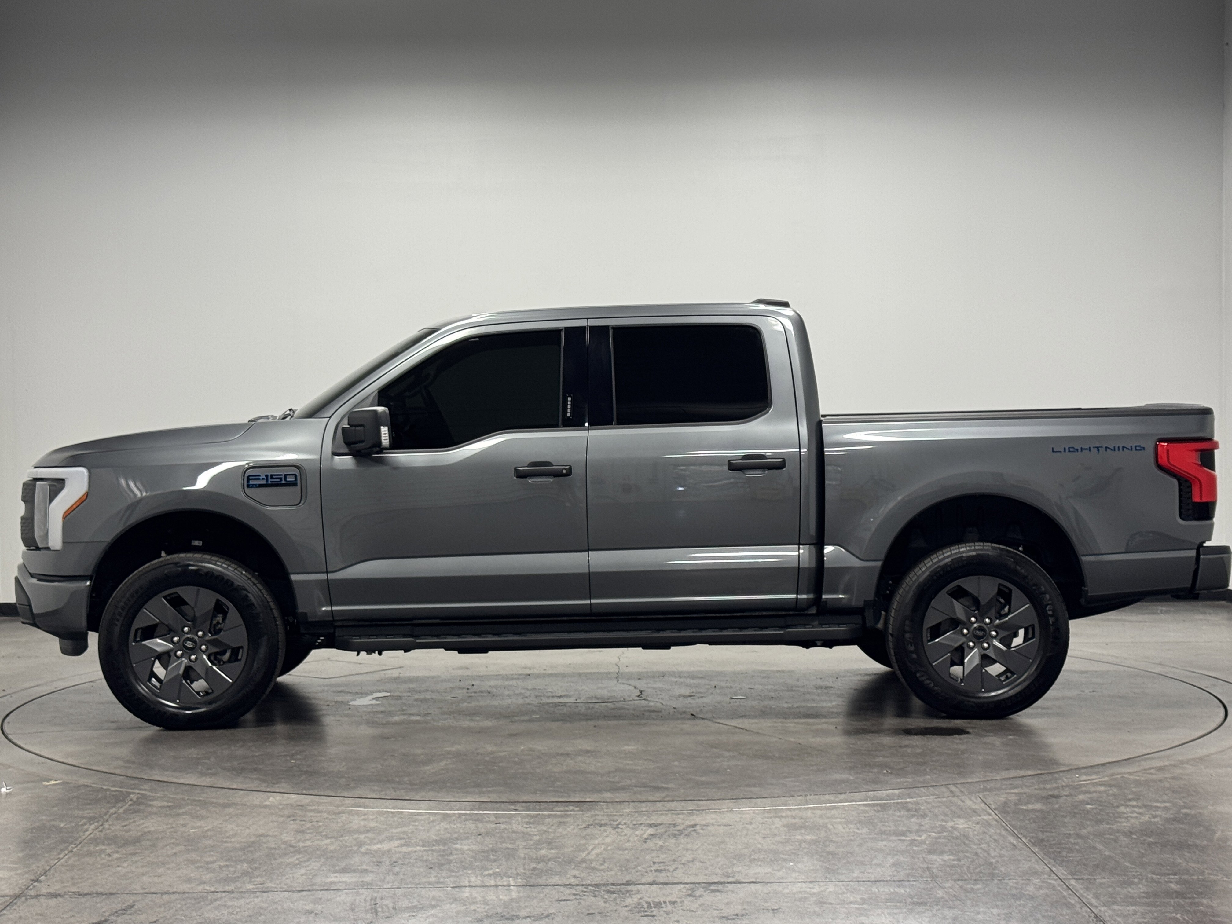 2024 Ford F-150 Lightning XLT photo 4