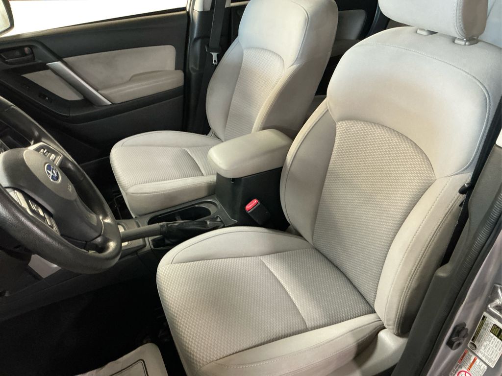 2016 Subaru Forester 2.5i Premium photo 21