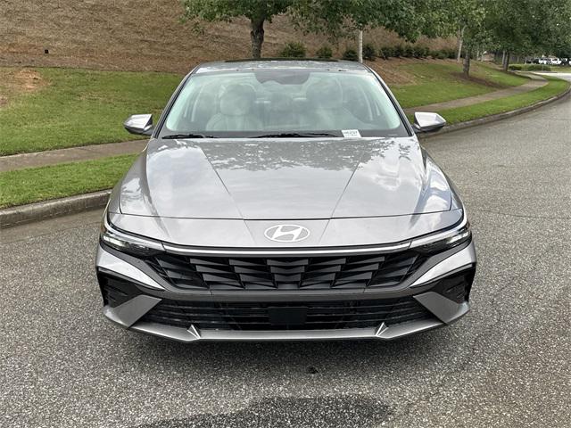 2025 Hyundai Elantra Hybrid Limited photo 2