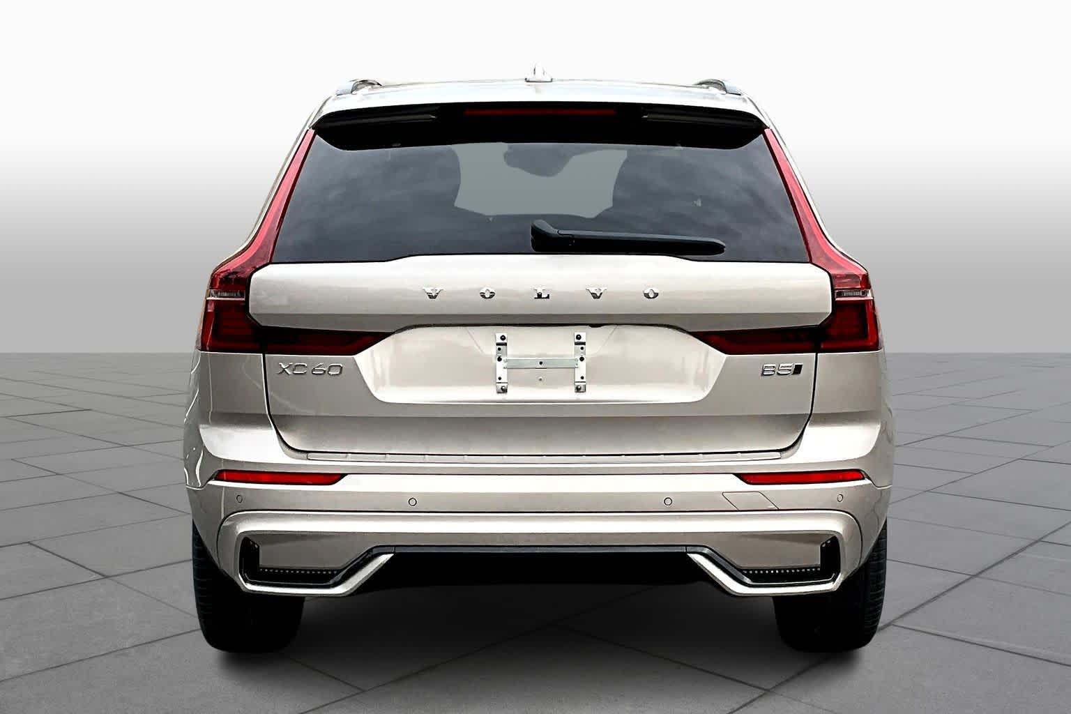 2026 Volvo XC60 B5 Core photo 4