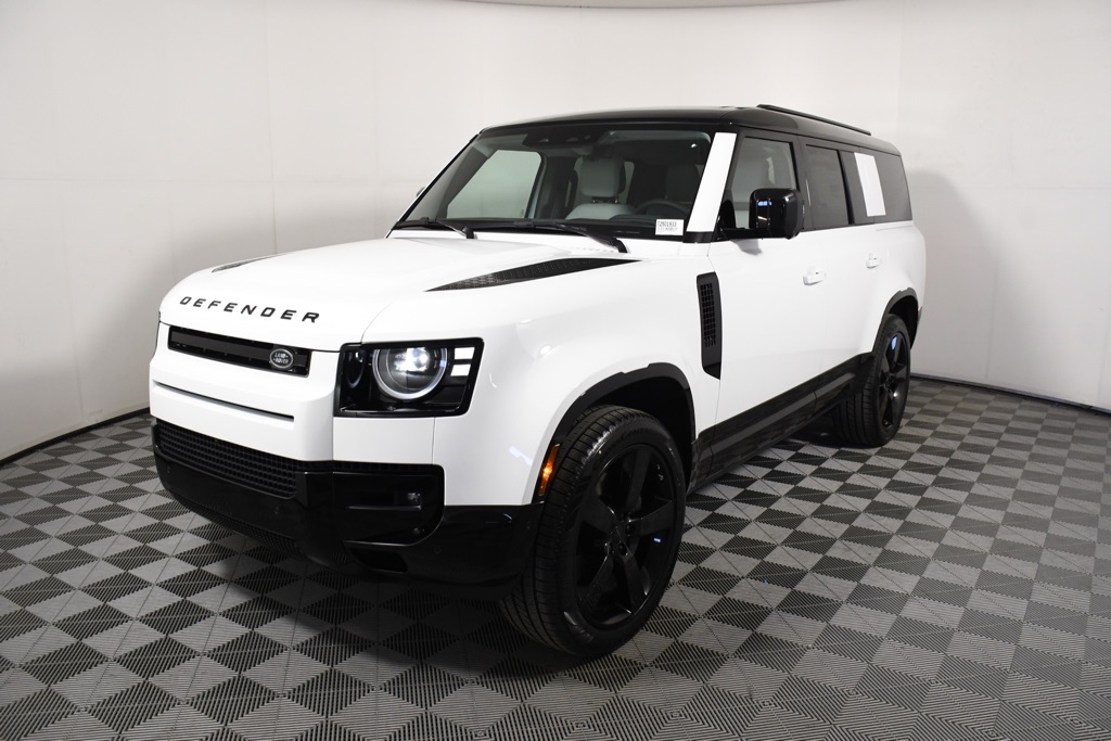 2026 Land Rover Defender X-Dynamic SE's photo