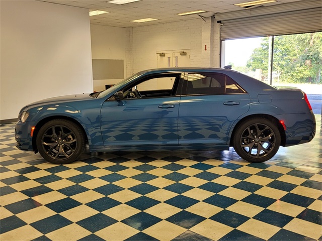 2022 Chrysler 300 Touring photo 4