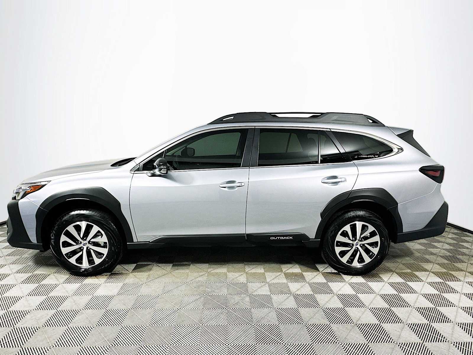 2025 Subaru Outback Premium photo 4