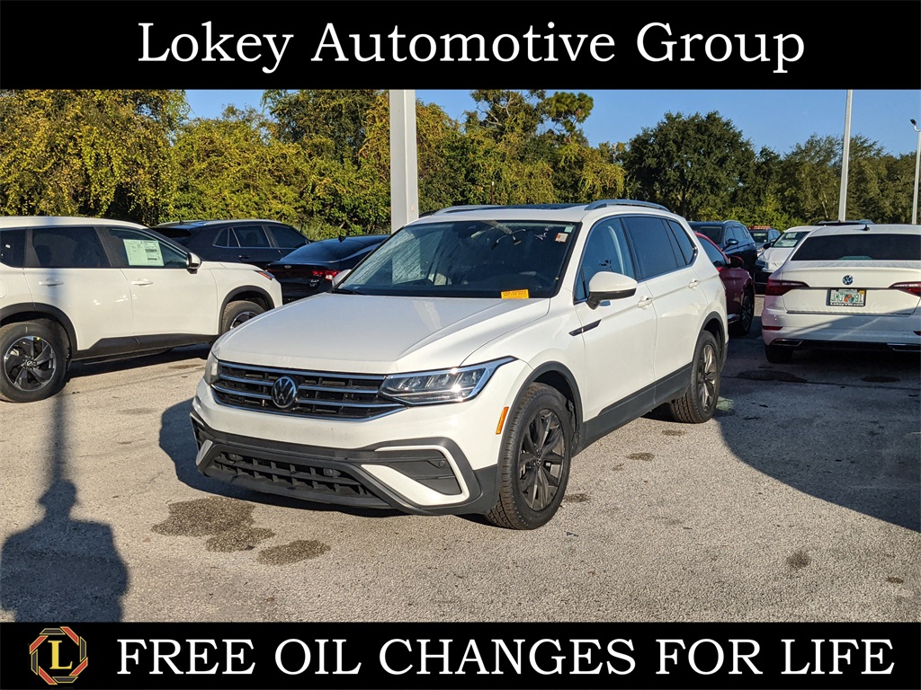 2022 Volkswagen Tiguan SE's photo