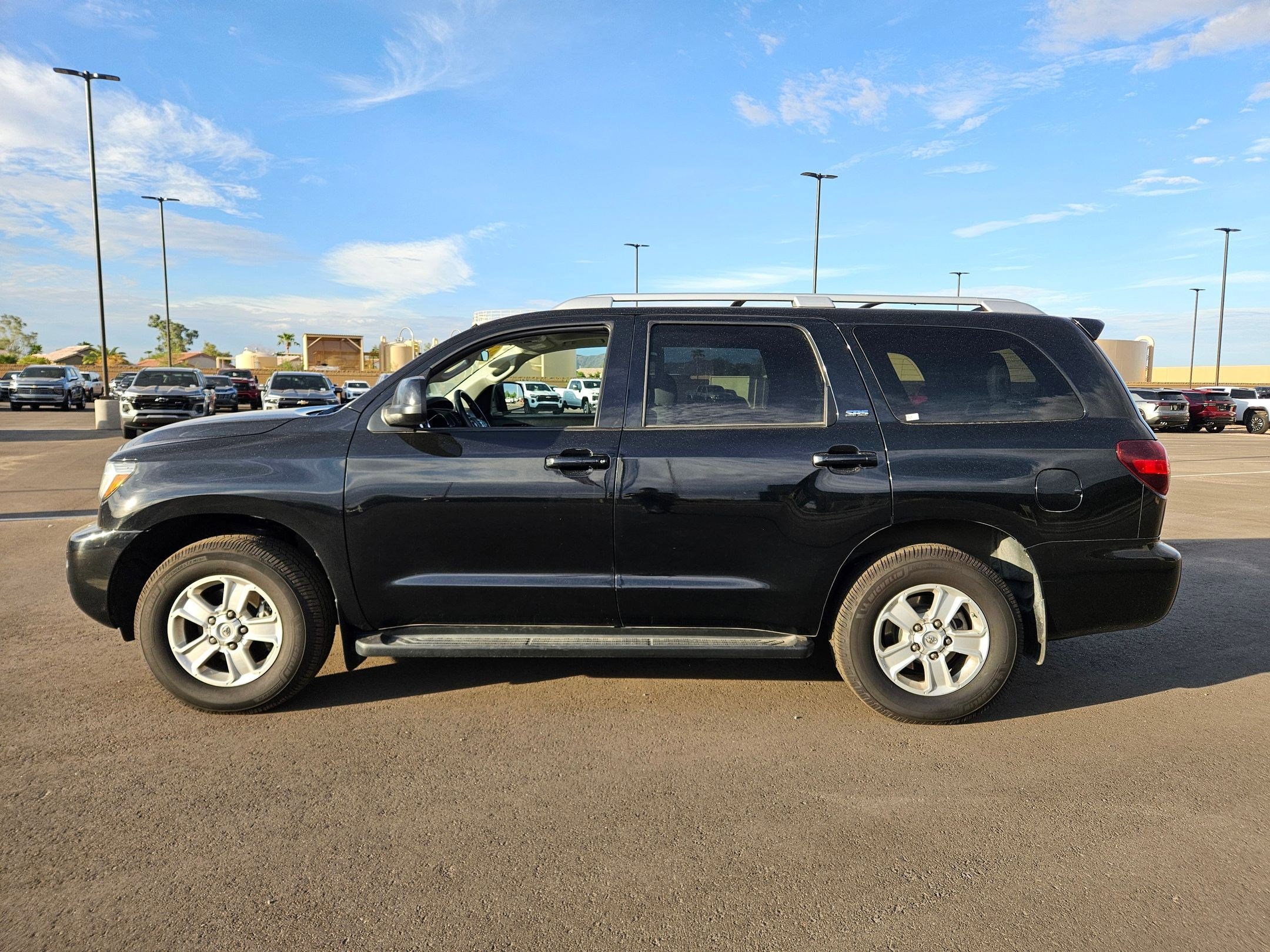 2020 Toyota Sequoia SR5 photo 2