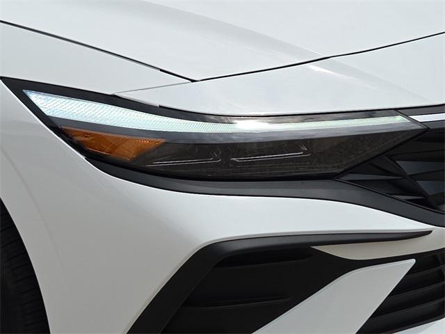 2025 Hyundai Elantra Hybrid SEL Sport photo 2