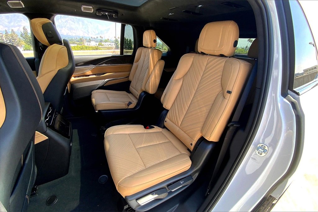 2025 Cadillac Escalade IQ Luxury photo 24