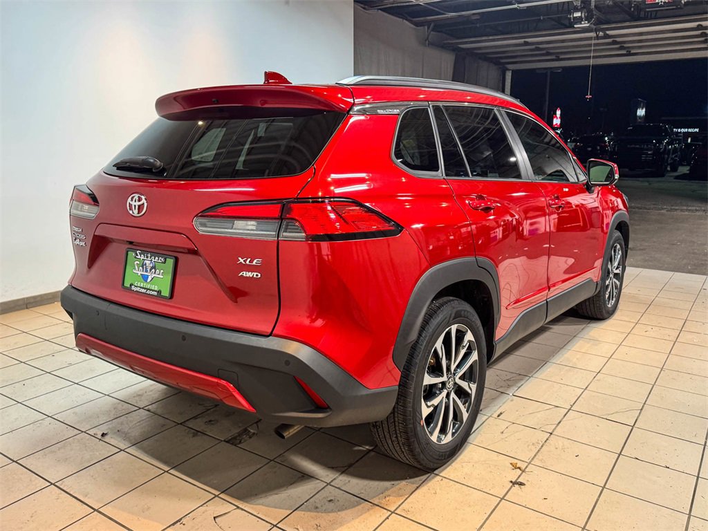 2022 Toyota Corolla Cross XLE photo 2