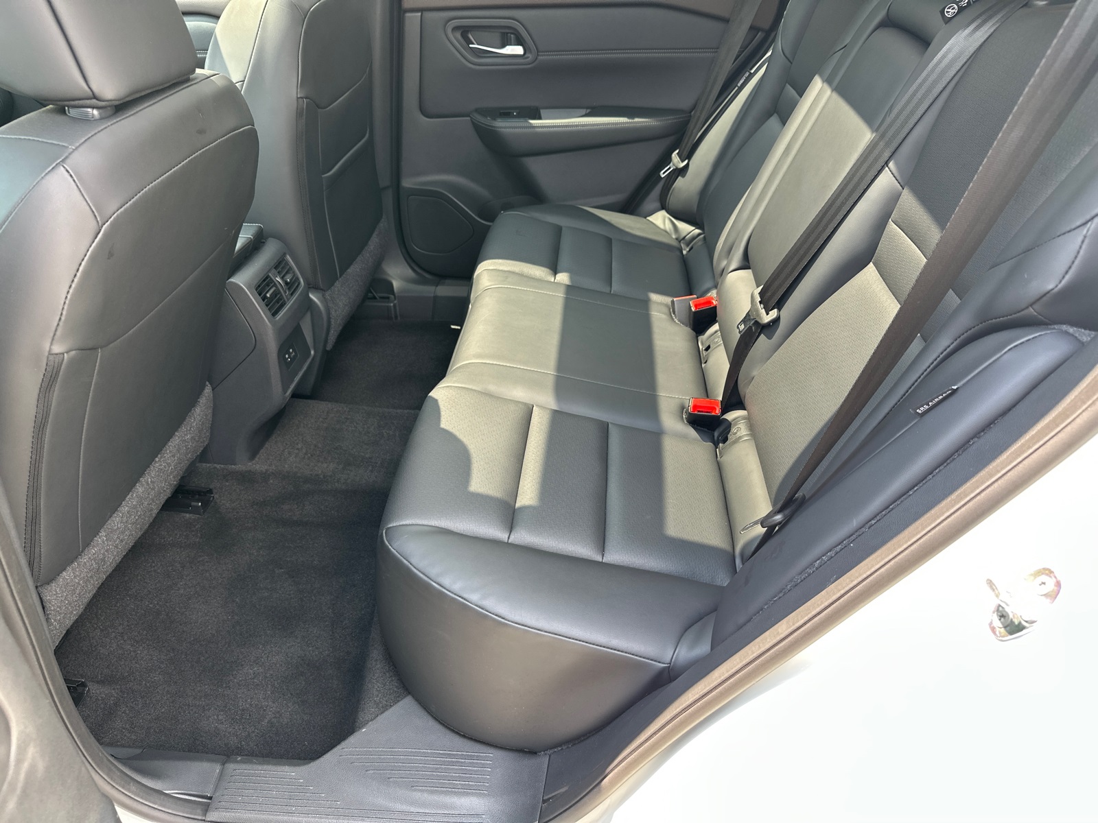 2023 Nissan Rogue SV photo 21