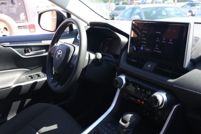 2024 Toyota RAV4 XLE photo 16