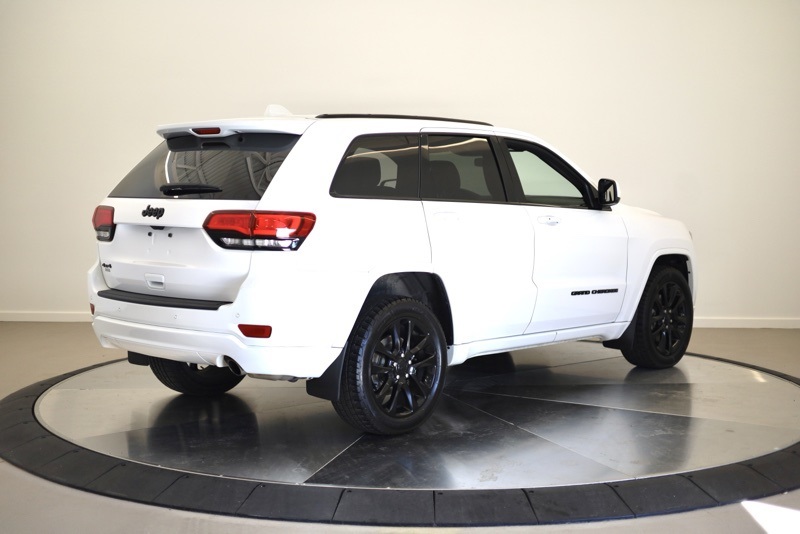 2021 Jeep Grand Cherokee Laredo X photo 2