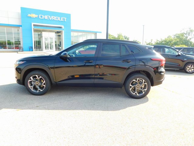 2025 Chevrolet Trax LT photo 4
