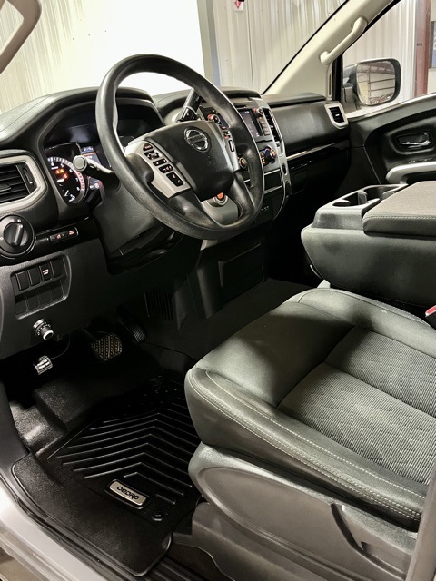 2019 Nissan Titan SV photo 7