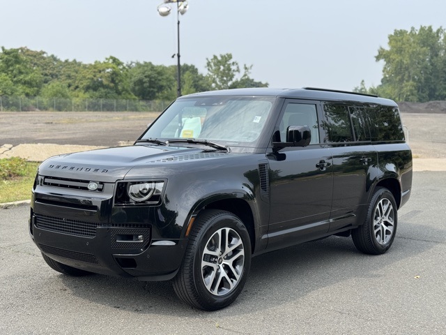 2025 Land Rover Defender X-Dynamic SE's photo