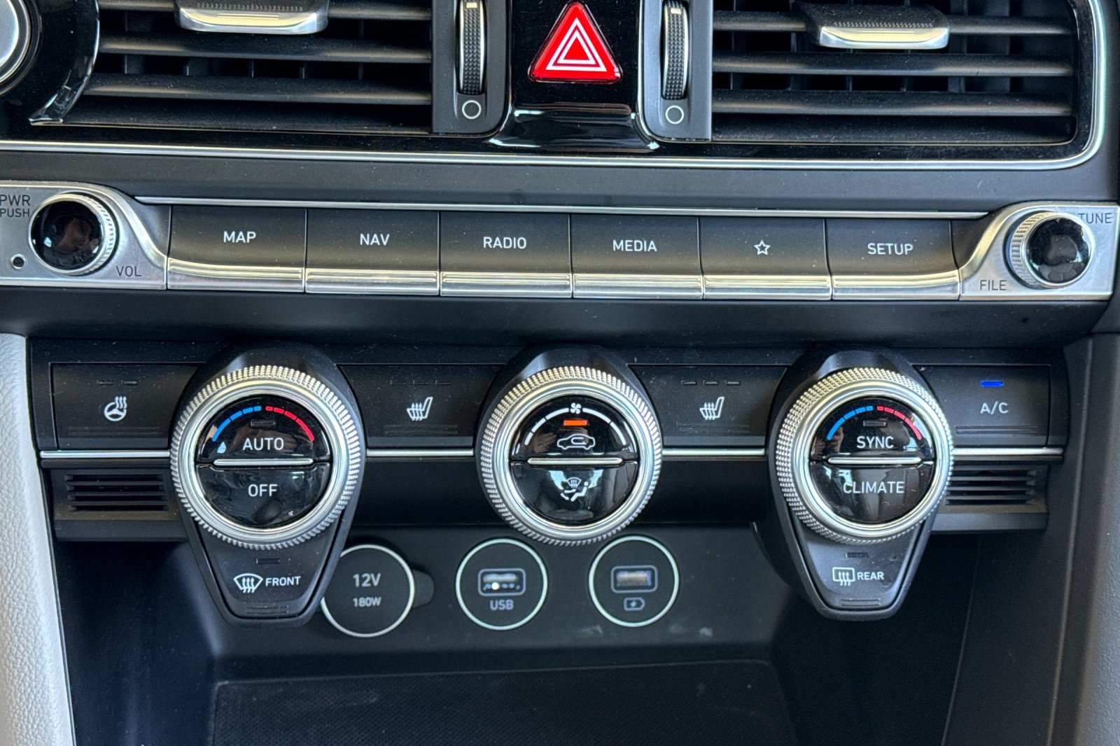 2023 Genesis G70 2.0T photo 20