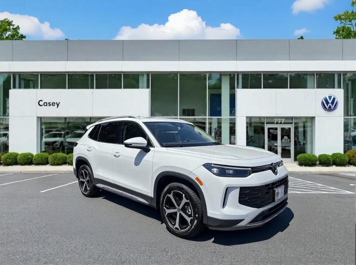 2025 Volkswagen Tiguan SE's photo