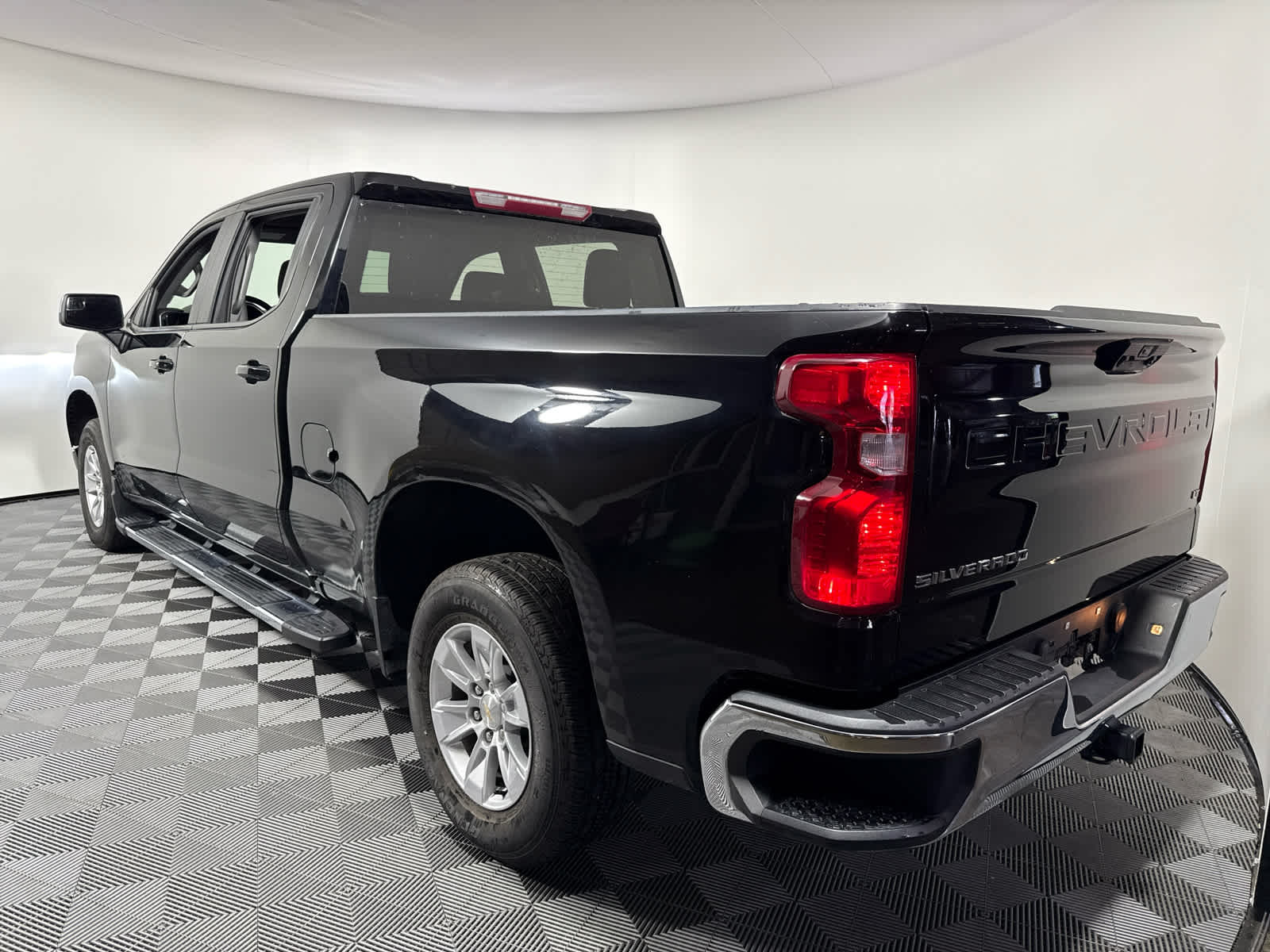 2024 Chevrolet Silverado 1500 LT photo 4