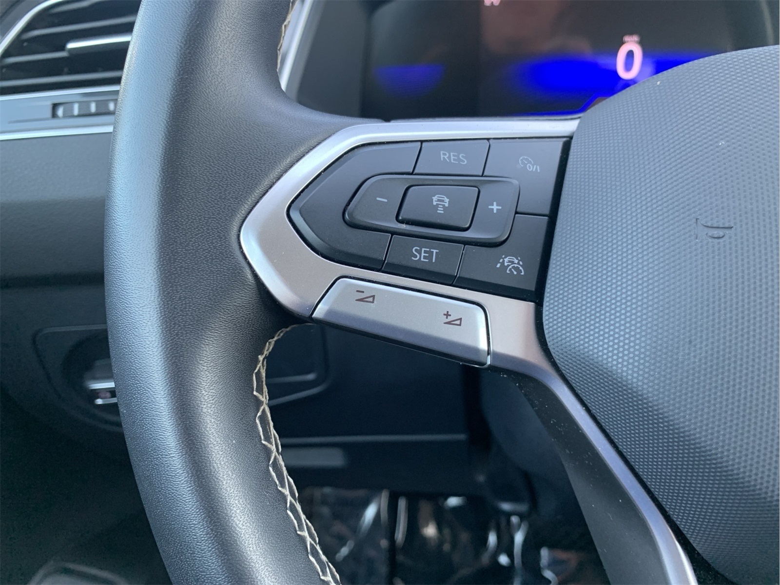2024 Volkswagen Tiguan SE Wolfsburg Edition photo 17