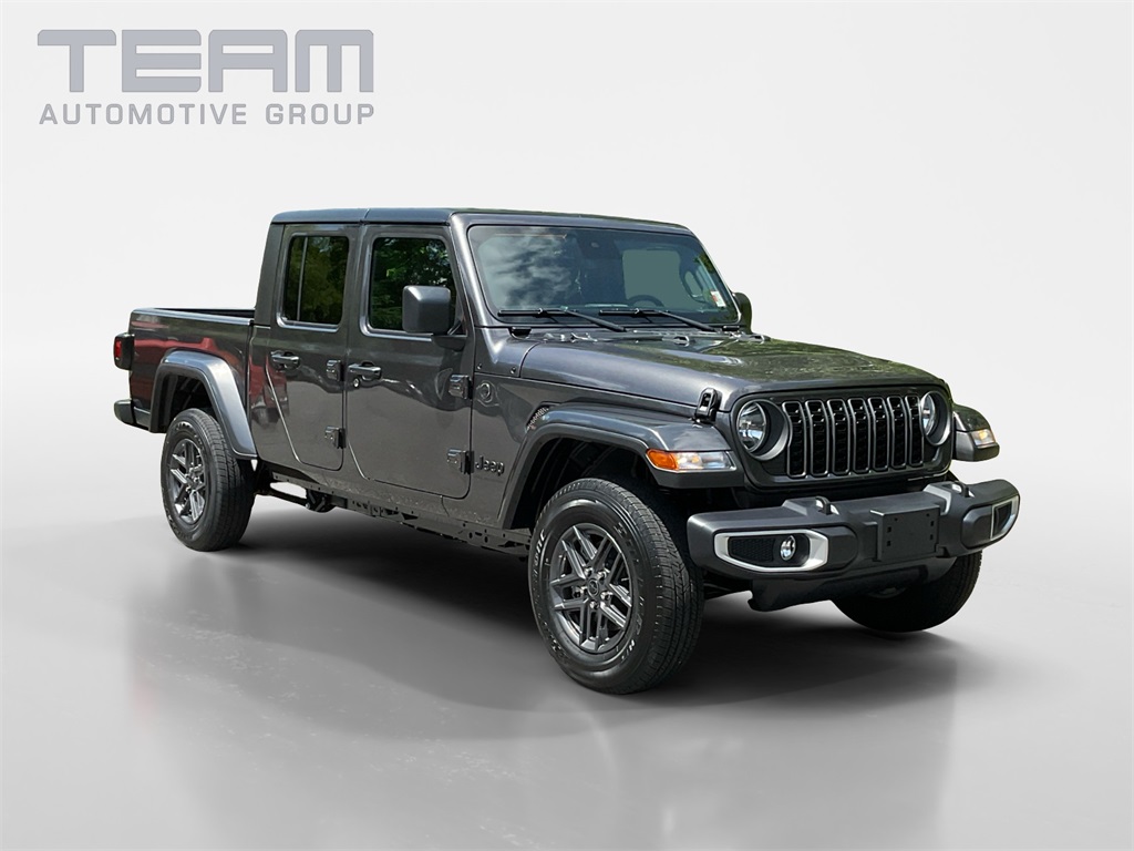 2025 Jeep Gladiator Sport S's photo