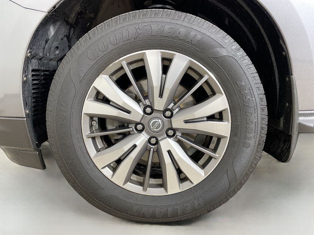 2017 Nissan Pathfinder SV photo 31