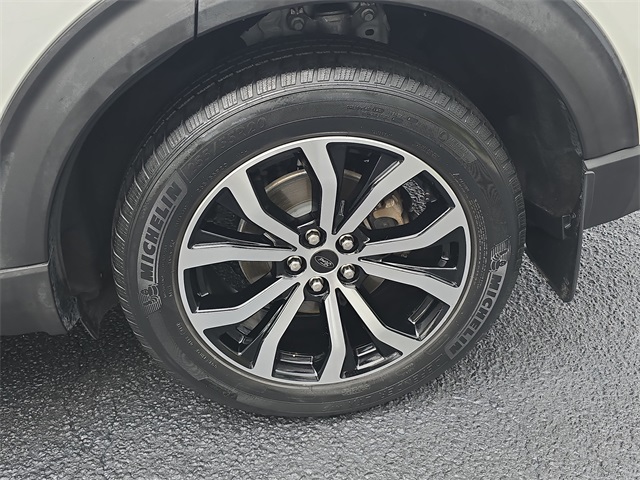 2020 Ford Explorer ST photo 32