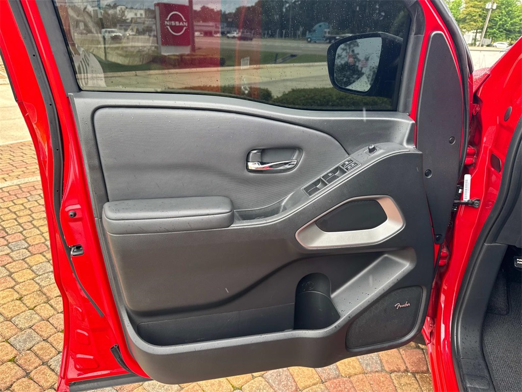 2024 Nissan Frontier SL photo 17
