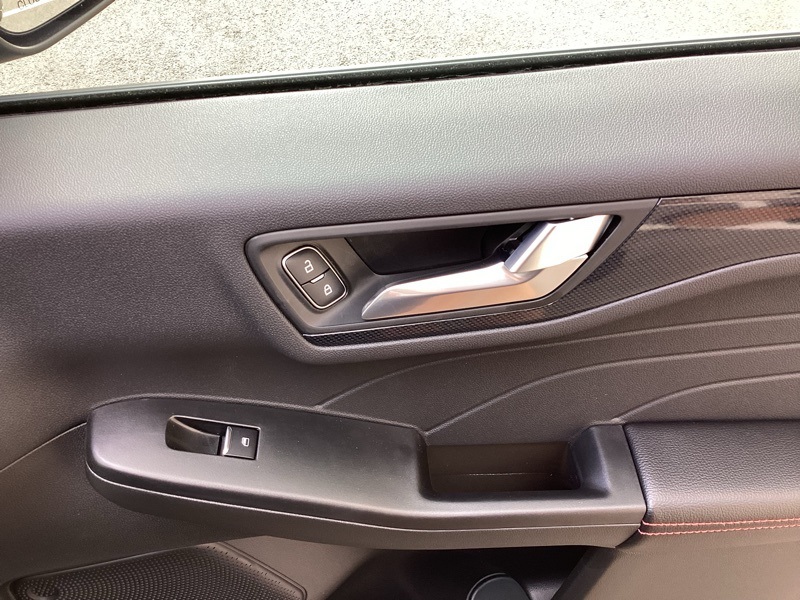 2025 Ford Escape Hybrid ST-Line Select photo 14