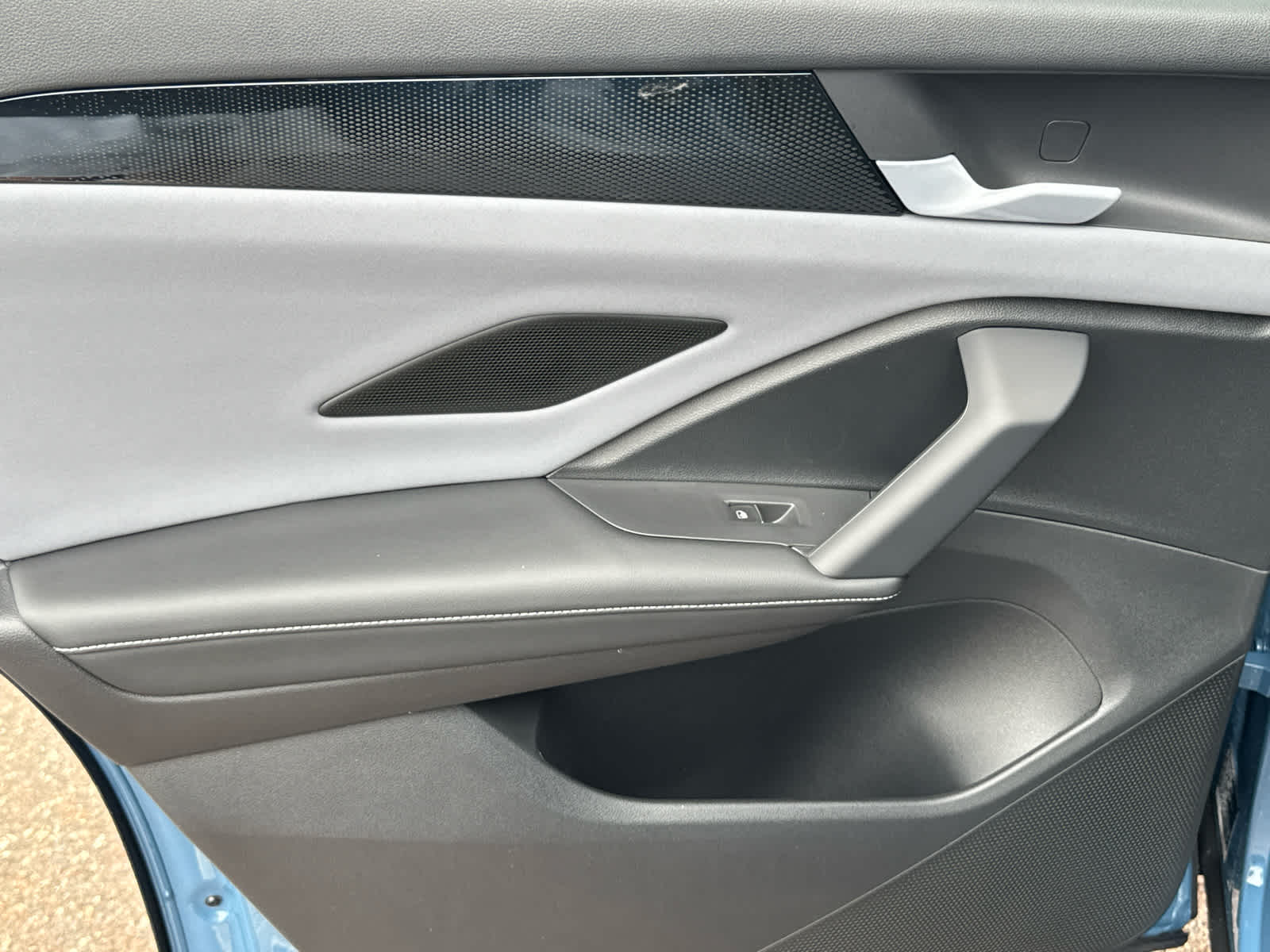 2025 Volkswagen Tiguan SE photo 16