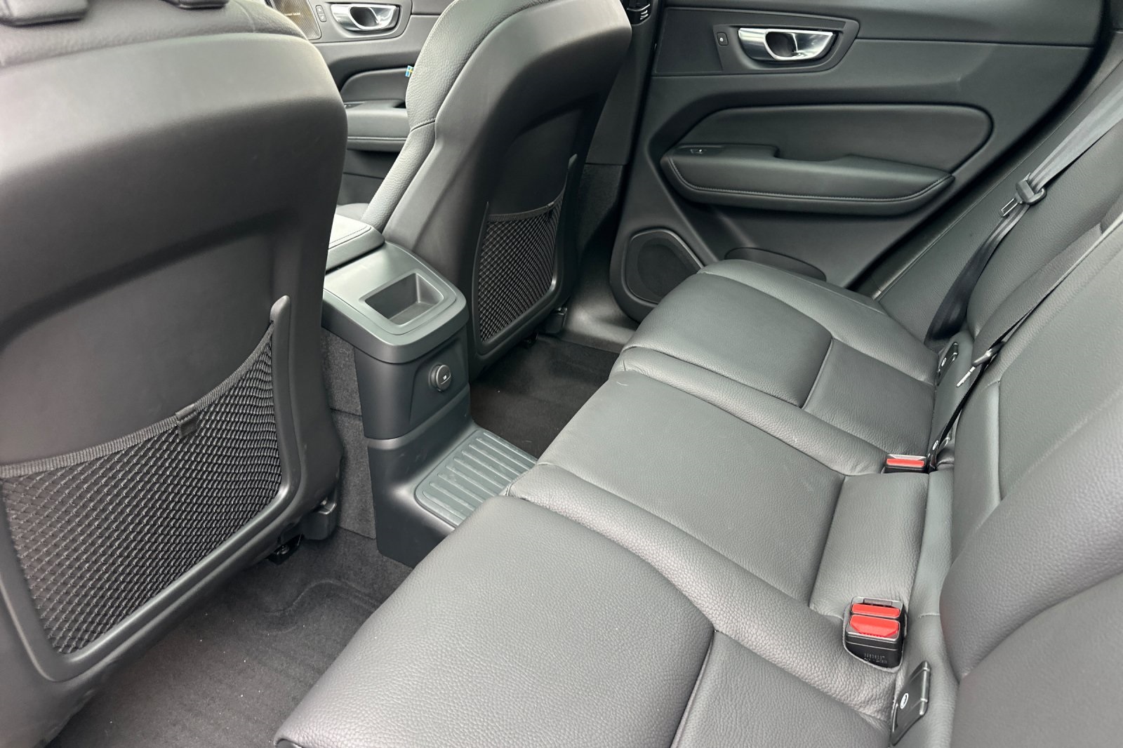 2025 Volvo XC60 Hybrid T8 Plus photo 10