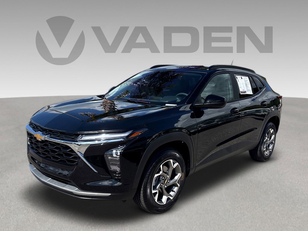 2025 Chevrolet Trax LT photo 3