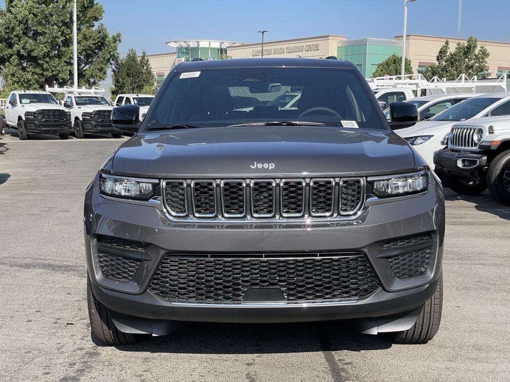 2025 Jeep Grand Cherokee Laredo X photo 8