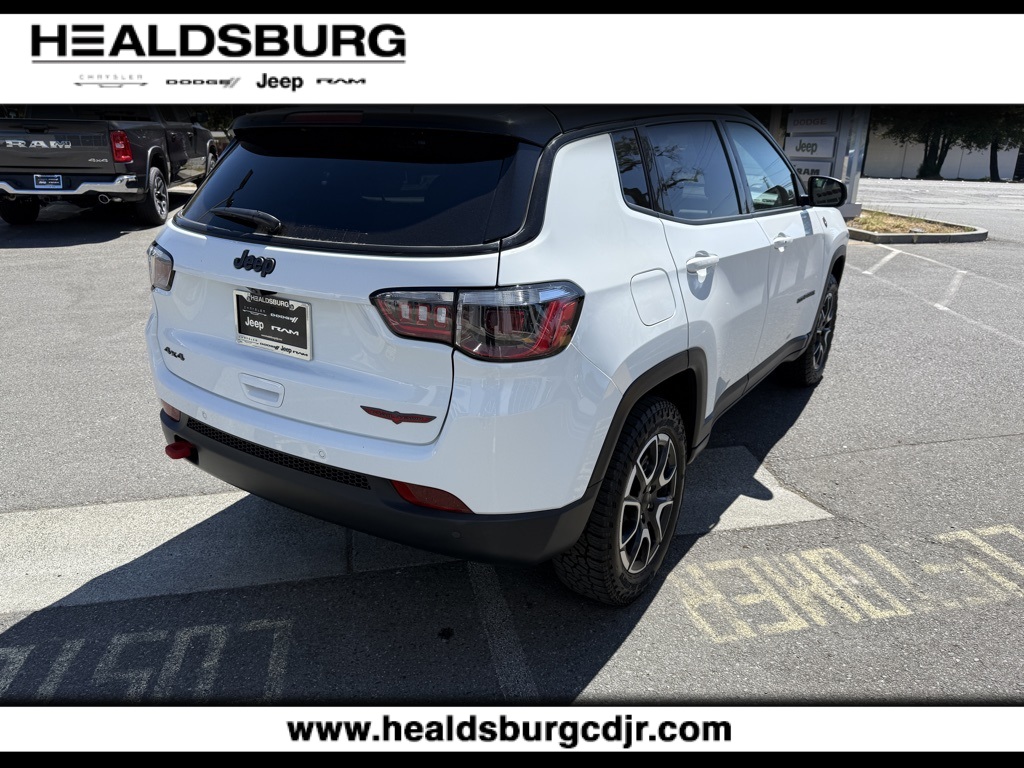 2024 Jeep Compass Trailhawk photo 4