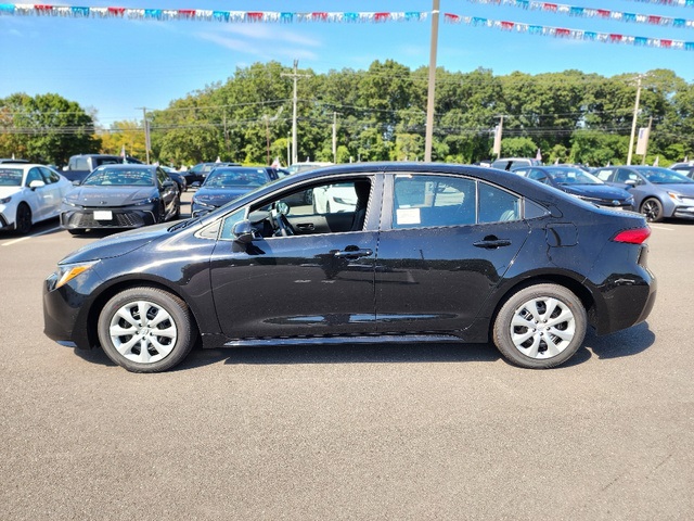 2025 Toyota Corolla LE photo 3