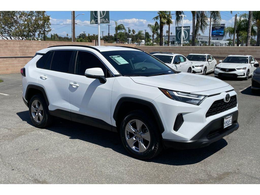 2023 Toyota RAV4 XLE photo 7